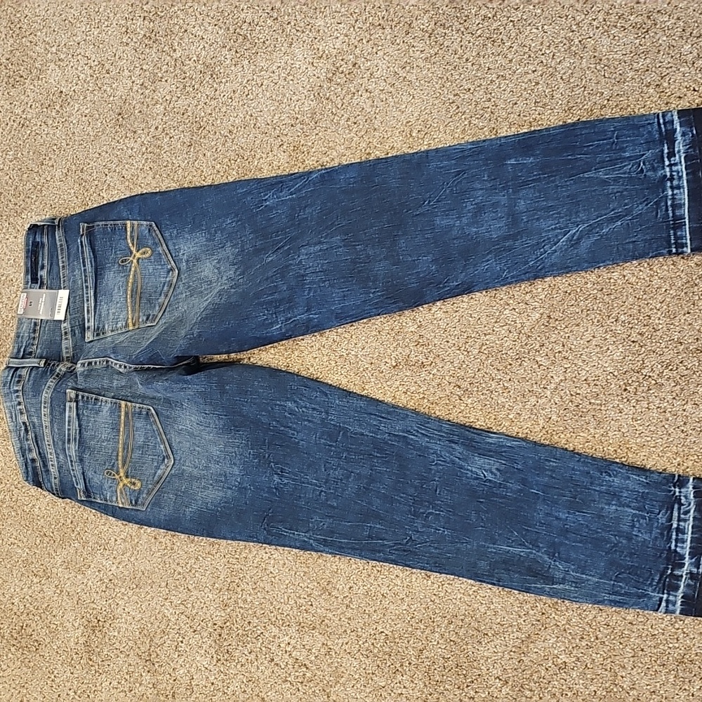 Denizen from Levi's Low Rise Deniem Jegging Crop. NWT! - Picture 6 of 6